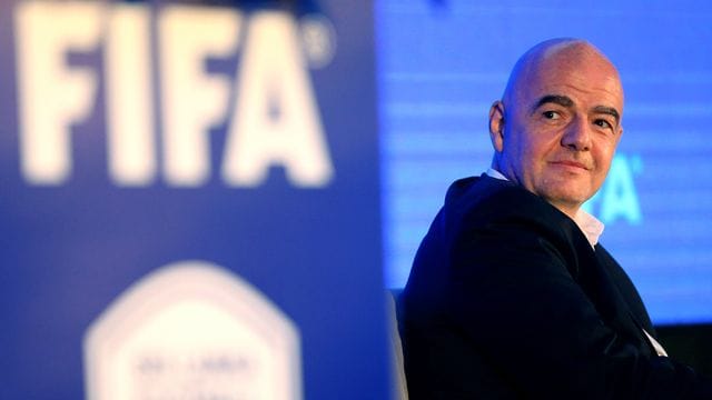 FIFA-Präsident Gianni Infantino nimmt an einer Pressekonferenz teil. FIFA-Präsident Gianni Infantino nimmt an einer Pressekonferenz teil.