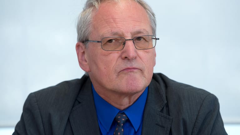 Bernd Grimmer: Der AfD-Landtagsabgeordnete war offenbar nicht geimpft.