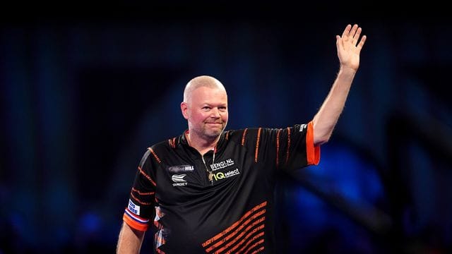 Der niederländische Dartsprofi Raymond van Barneveld hatte 2019 eigentlich seine Karriere beendet.