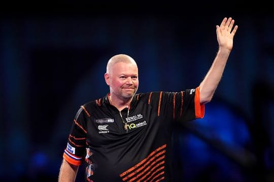 Der niederländische Dartsprofi Raymond van Barneveld hatte 2019 eigentlich seine Karriere beendet.