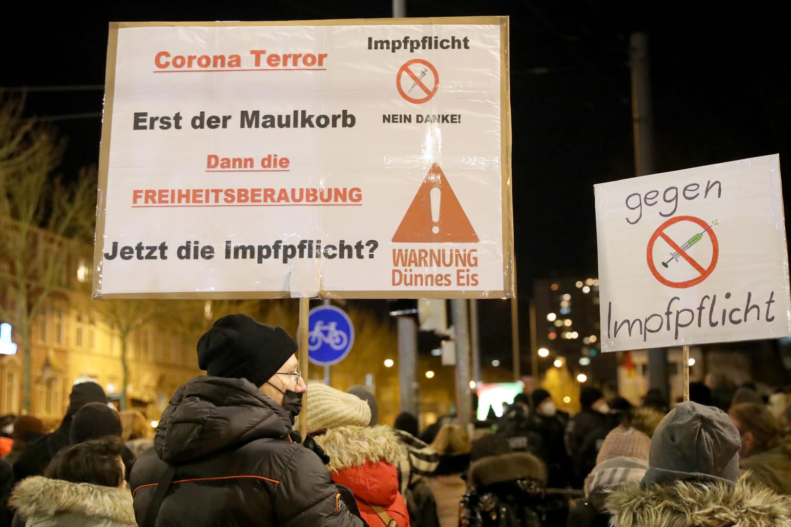 Proteste in Rostock: Rund 10.000 Menschen demonstrierten in der Stadt.Coronavirus -Proteste Rostock