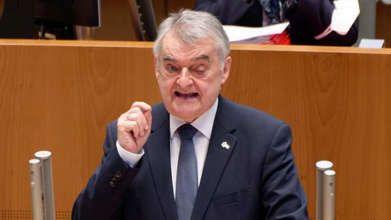 Herbert Reul: Der NRW-Innenminister fordert Menschen dazu auf, sich für Katastrophenfälle zu rüsten.