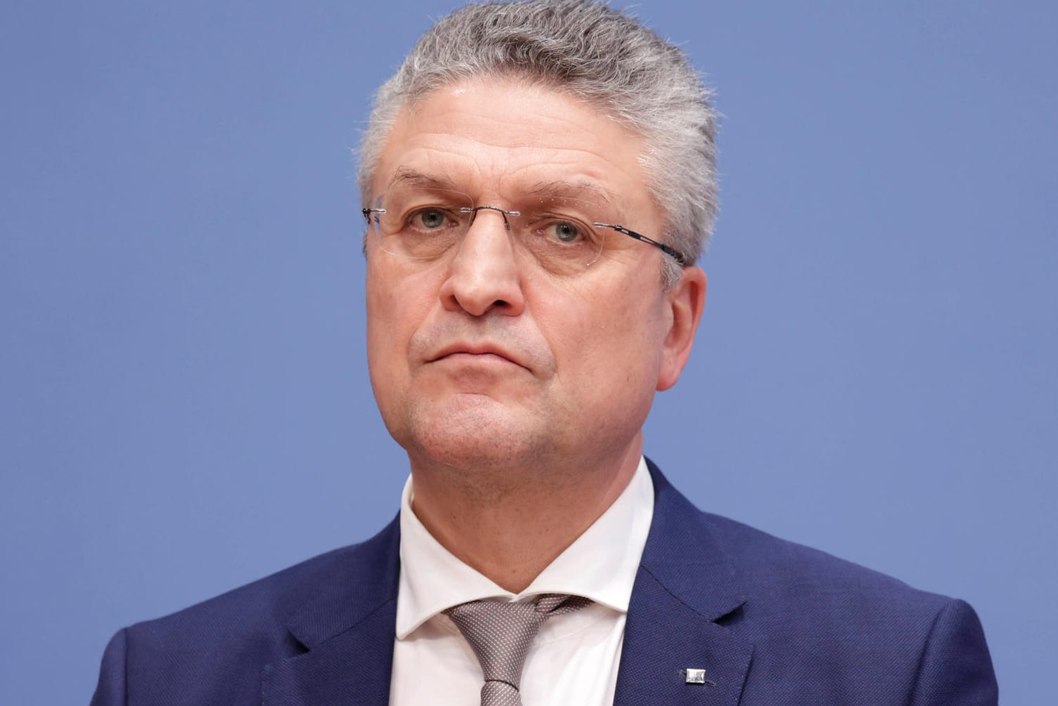 RKI-Chef Lothar Wieler: Das Robert Koch-Institut sieht durch die Omikron-Variante ein hohes Risiko für zweifach Geimpfte und Genesene.