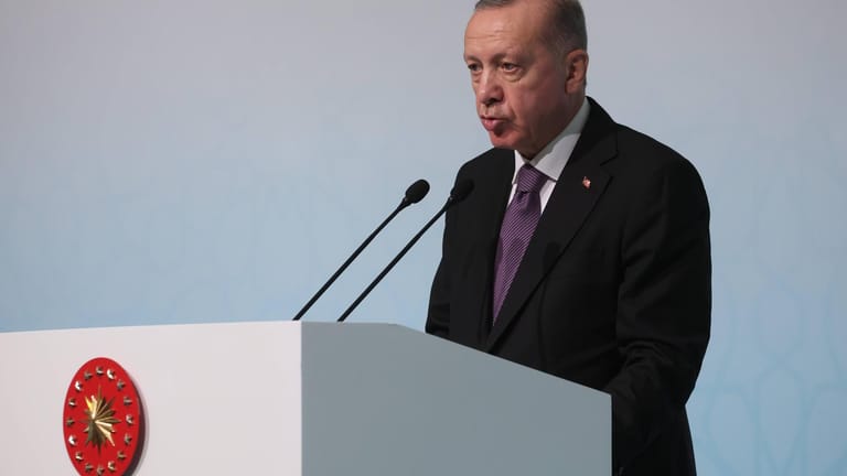 Der türkische Präsident Recep Tayyip Erdogan (Symbolbild): Die Währung erholt sich nach etlichen Tiefständen wieder.