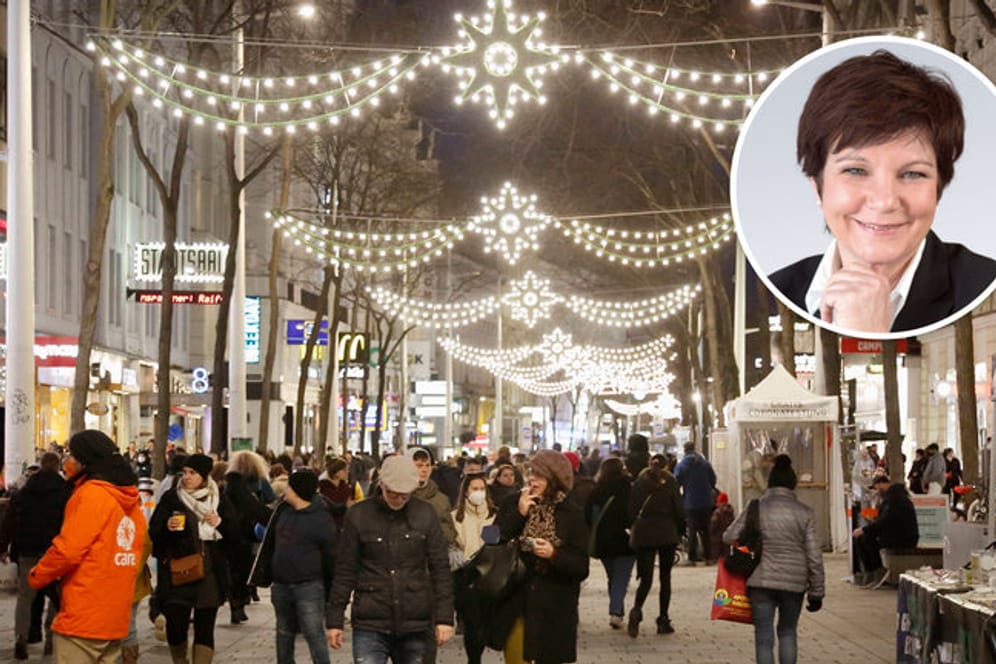 Eine weihnachtliche Einkaufsstraße (Symbolbild): Der Einzelhandel verbucht bislang ein schlechtes Geschäft mit Weihnachtsgeschenken.