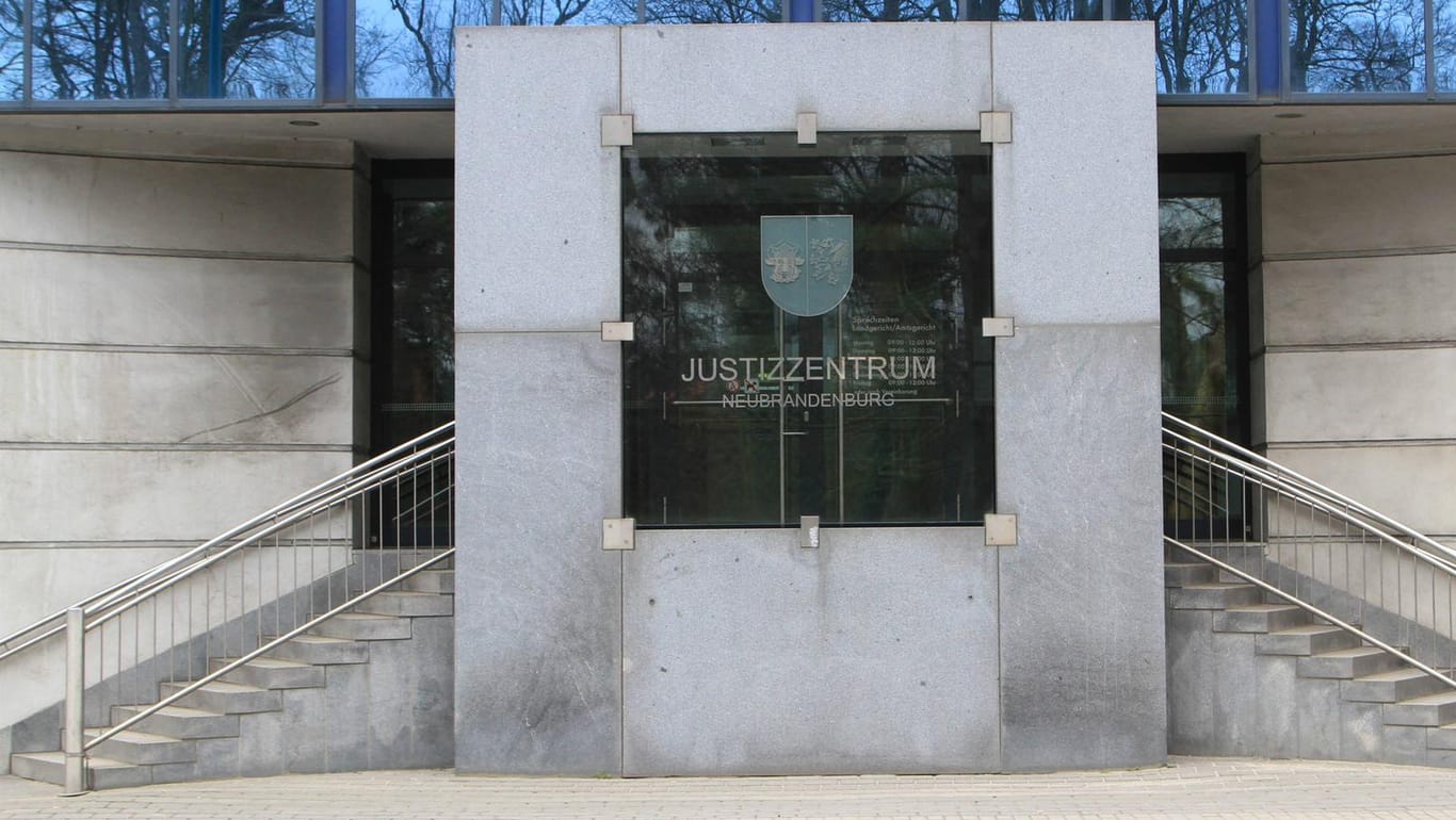 Justizzentrum in Neubrandenburg: Mit dem Urteil ging das Amtsgericht noch über die Forderung der Staatsanwältin hinaus.