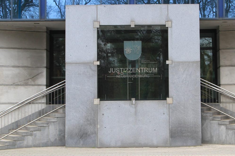 Justizzentrum in Neubrandenburg: Mit dem Urteil ging das Amtsgericht noch über die Forderung der Staatsanwältin hinaus.