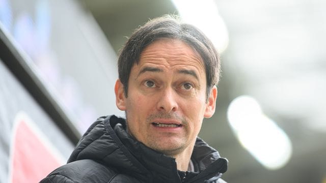 Trainer Florian Schnorrenberg muss in Halle gehen. Trainer Florian Schnorrenberg muss in Halle gehen.