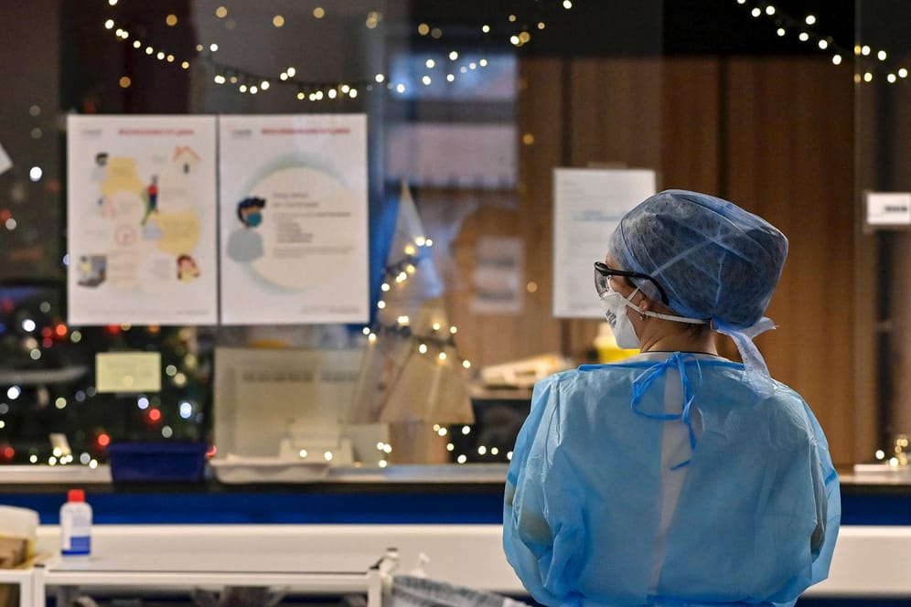 Weihnachten im Krankenhaus (Symbolbild): Viele Covid-Patienten sind nicht fit genug, um mit ihren Liebsten zu Hause zu feiern.