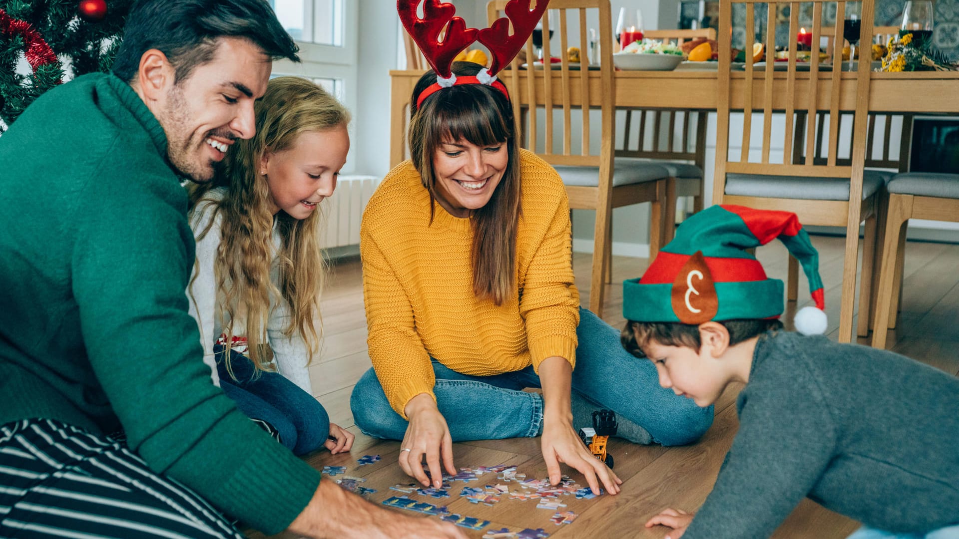 Gesellschaftsspiele kann man in großer oder kleiner Runde spielen: Wir zeigen Ihnen reduzierte Brettspiele, die noch vor Weihnachten geliefert werden.