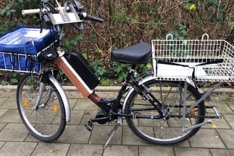 Das manipulierte E-Bike: Polizeibeamte haben festgestellt, dass an dem Rad technische Veränderungen vorgenommen wurden.