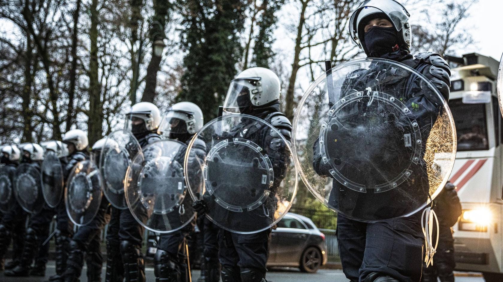 Polizeikräfte im Einsatz: Die Deutsche Polizeigewerkschaft (DPolG) sieht in der Omikron-Welle eine bisher noch nie dagewesene Gefahrendimension.