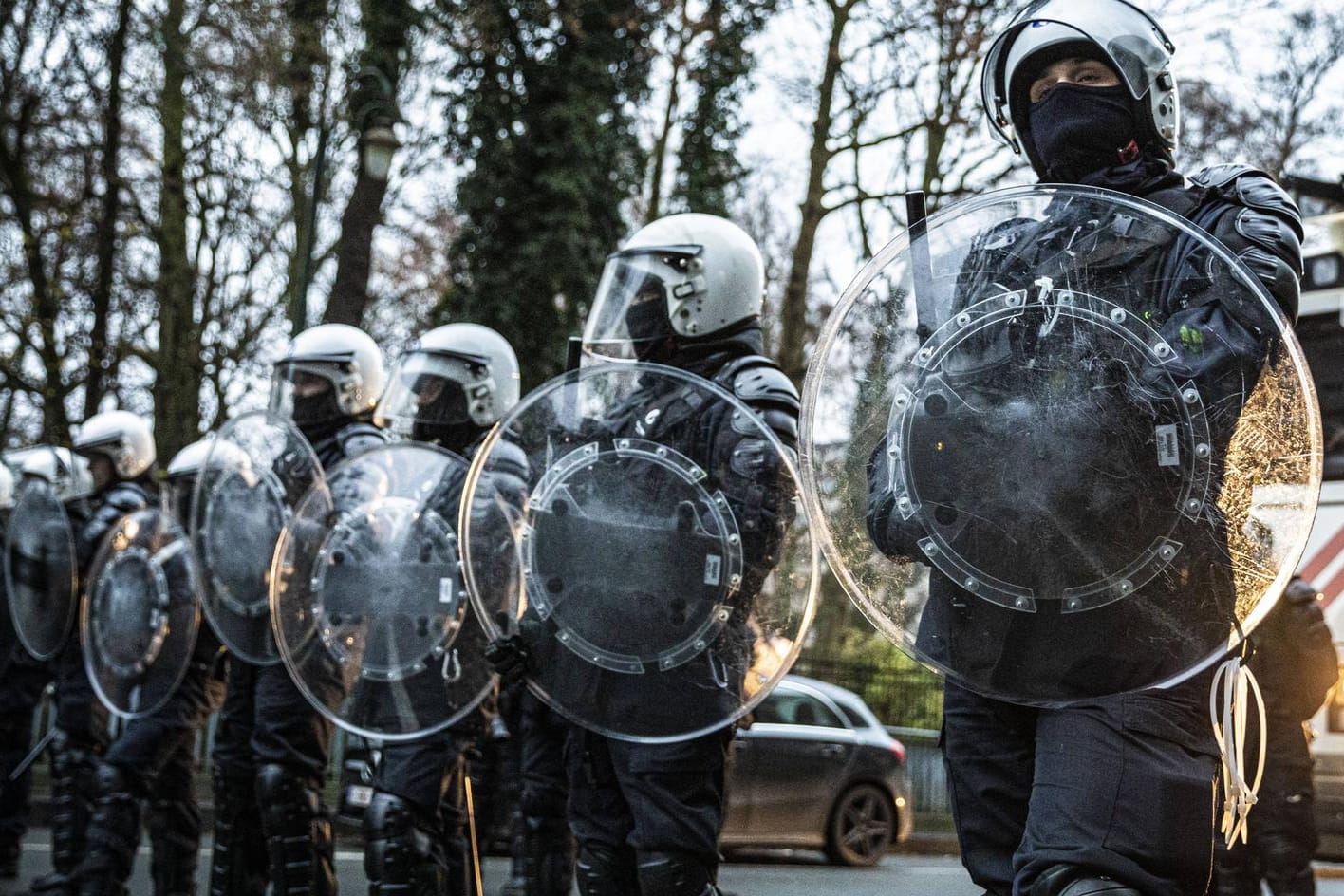 Polizeikräfte im Einsatz: Die Deutsche Polizeigewerkschaft (DPolG) sieht in der Omikron-Welle eine bisher noch nie dagewesene Gefahrendimension.