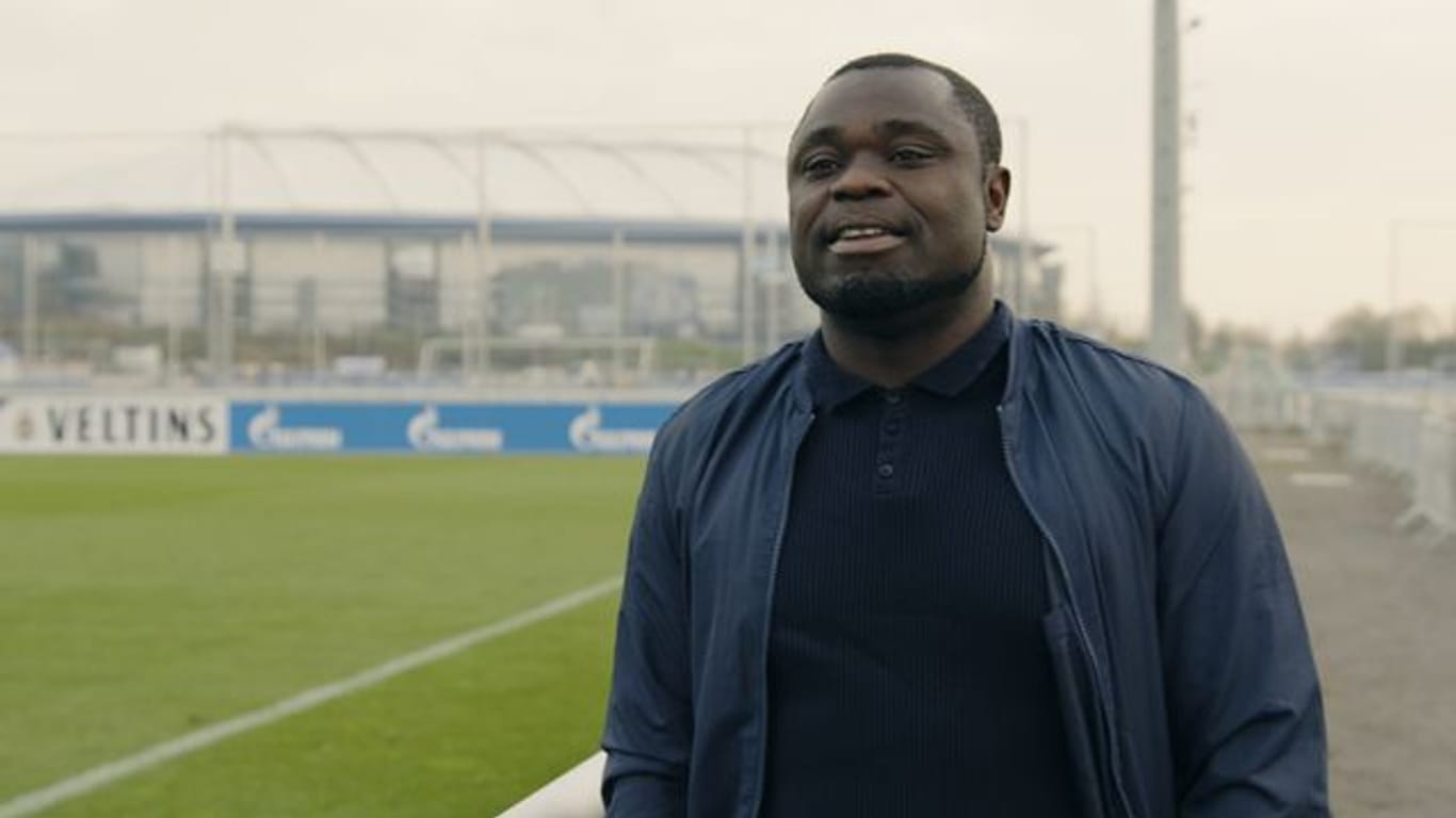 Der Teammanager des Fußball-Zweitligisten FC Schalke 04: Gerald Asamoah.