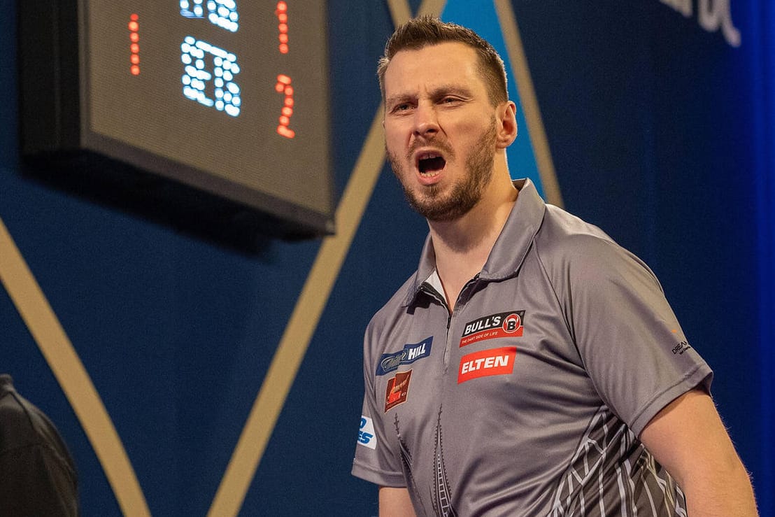 Florian Hempel: Der deutsche Debütant hat bei seiner ersten Darts-WM den Top-5-Spieler Dimitri van den Bergh geschlagen.