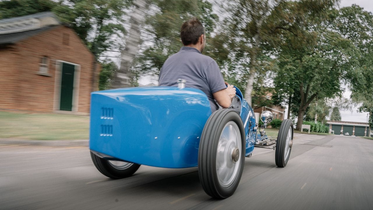 Der Bugatti Baby II hat die Form des Typ 35 aus den 1920er Jahren. Der Bugatti Baby II hat die Form des Typ 35 aus den 1920er Jahren.