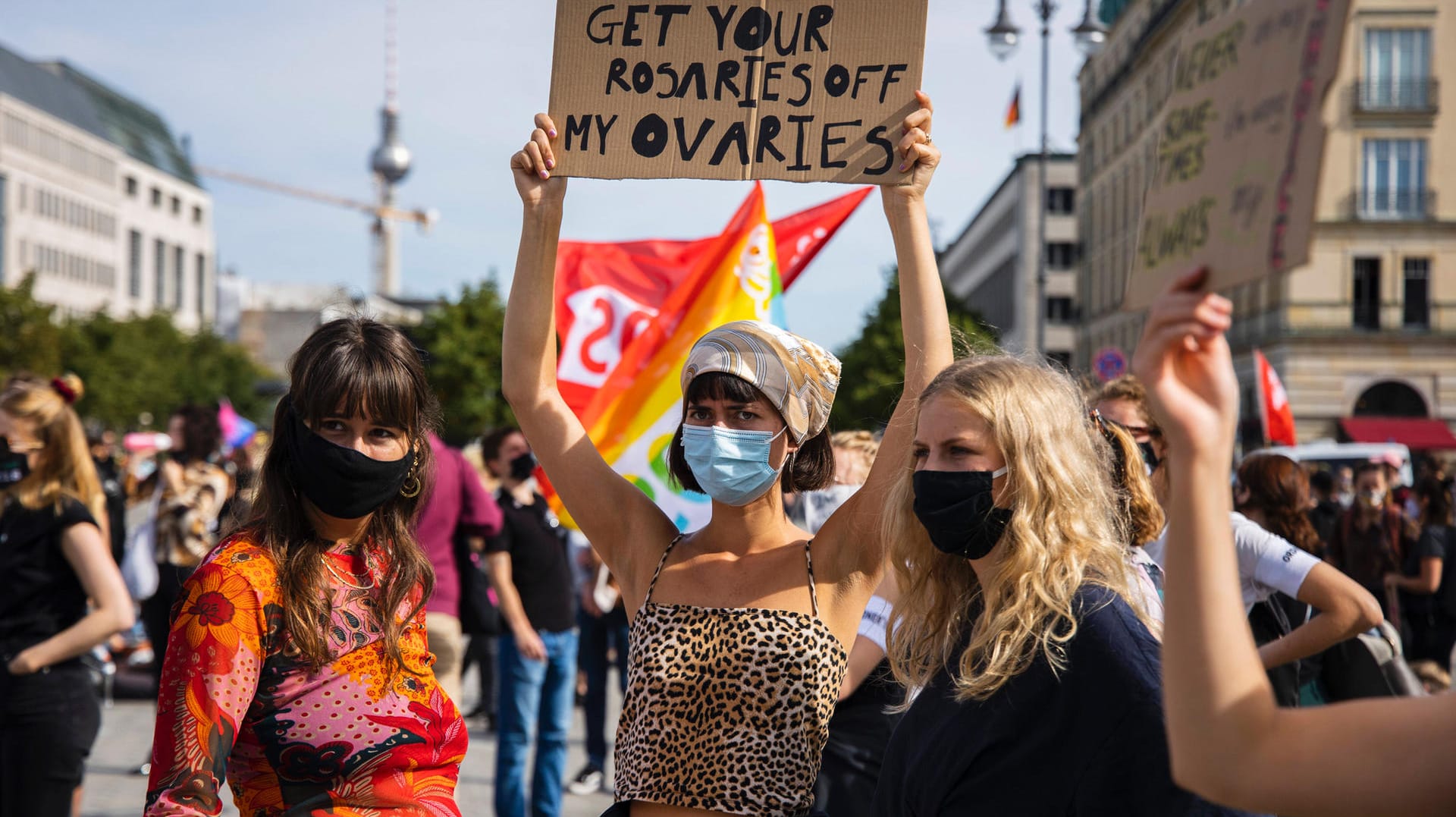 Demo für Frauenrechte in Berlin: Paragraf 219a wird seit Jahren heftig kritisiert, nun soll er abgeschafft werden. Demo für Frauenrechte in Berlin: Paragraf 219a wird seit Jahren heftig kritisiert, nun soll er abgeschafft werden.