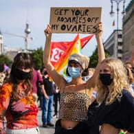Demo für Frauenrechte in Berlin: Paragraf 219a wird seit Jahren heftig kritisiert, nun soll er abgeschafft werden.