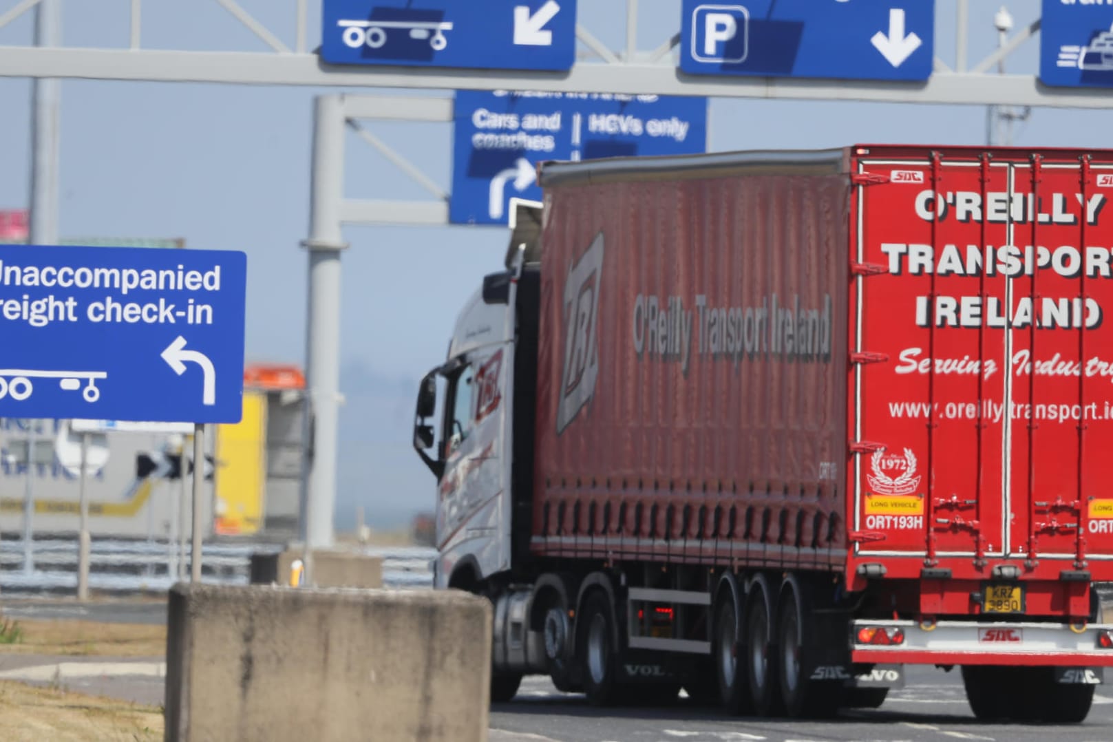 Ein Lastwagen im Hafen von Belfast (Symbolbild): Über die irische Hafenstadt gelangen viele britische Waren in die EU. Ein Lastwagen im Hafen von Belfast (Symbolbild): Über die irische Hafenstadt gelangen viele britische Waren in die EU.