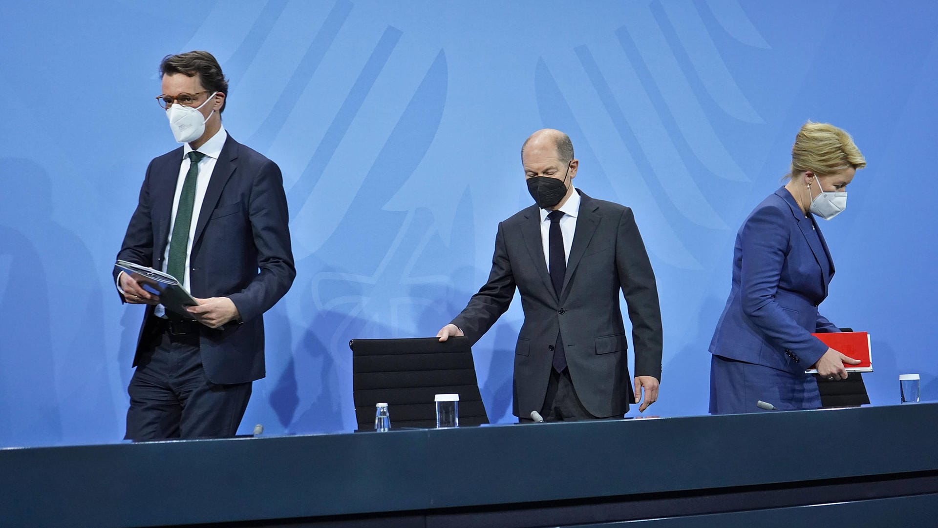 Hendrik Wüst, Olaf Scholz und Franziska Giffey: Sie stellten am Dienstag die Ergebnisse der Bund-Länder-Beratungen vor. Hendrik Wüst, Olaf Scholz und Franziska Giffey: Sie stellten am Dienstag die Ergebnisse der Bund-Länder-Beratungen vor.