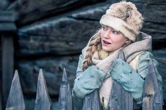 Die norwegische Popsängerin Astrid Smeplass als Aschenbrödel in der Neuverfilmung von "Drei Haselnüsse für Aschenbrödel".