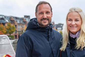 Kronprinz Haakon und Kronprinzessin Mette-Marit: Zu Weihnachten gibt es ein Foto mit den gemeinsamen Kindern und seinen Eltern.
