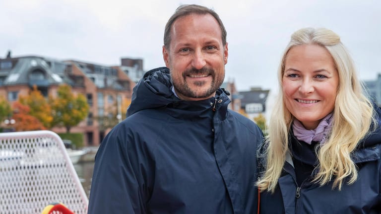 Kronprinz Haakon und Kronprinzessin Mette-Marit: Zu Weihnachten gibt es ein Foto mit den gemeinsamen Kindern und seinen Eltern.