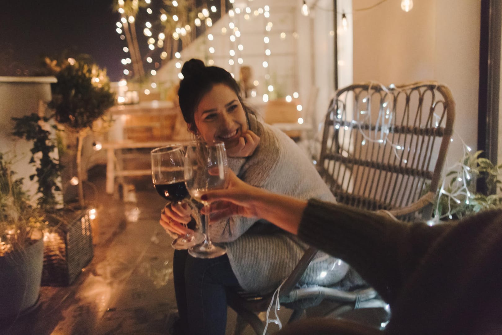 Gerade noch auf dem Balkon der Freundin angestoßen, bald schon selbst in der Wohnung? Teilen Sie Bekannten und Freunden unbedingt mit, dass Sie auf der Suche sind – es kann sich lohnen.