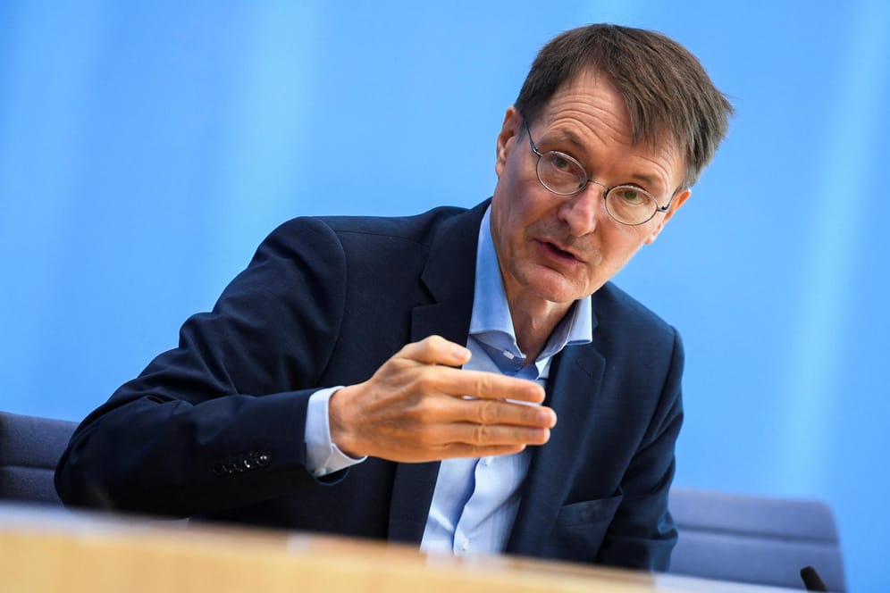 Gesundheitsminister Karl Lauterbach: Die Omikron-Welle lässt sich seiner Aussage nach nicht mehr verhindern.
