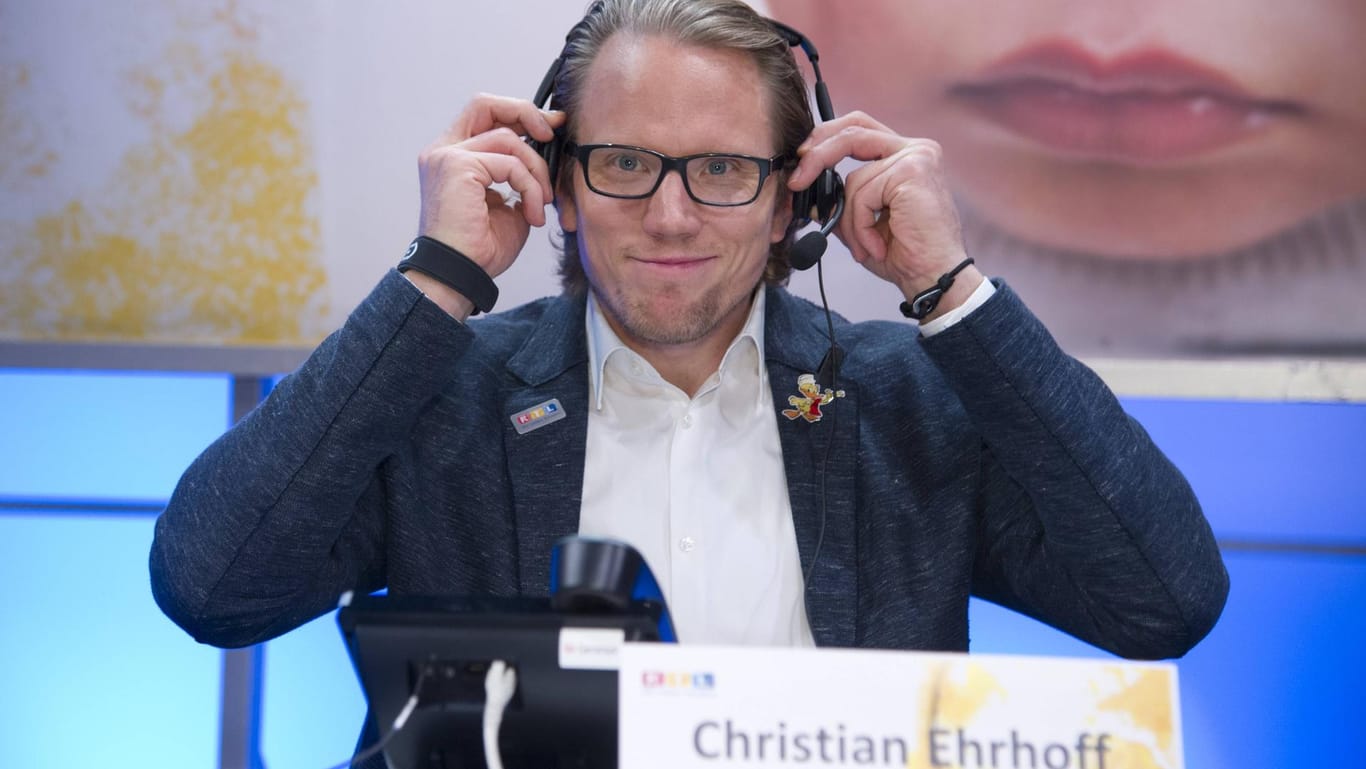 Christian Ehrhoff: Mit solch einem Headset wird man den Ex-Profi bei den Olympischen Spielen womöglich häufiger sehen.