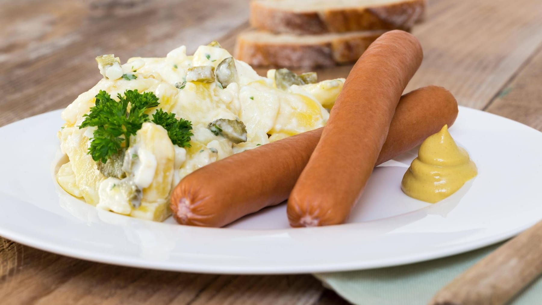 Würstchen mit Kartoffelsalat: Hier ist das Gericht am teuersten