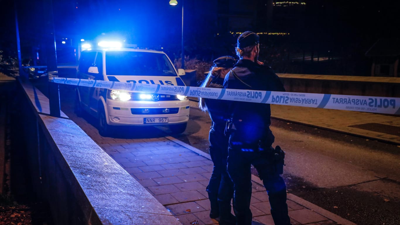 Polizei in Stockholm (Archivbild): Ein Mann ist gestorben, nachdem er angeschossen wurde.