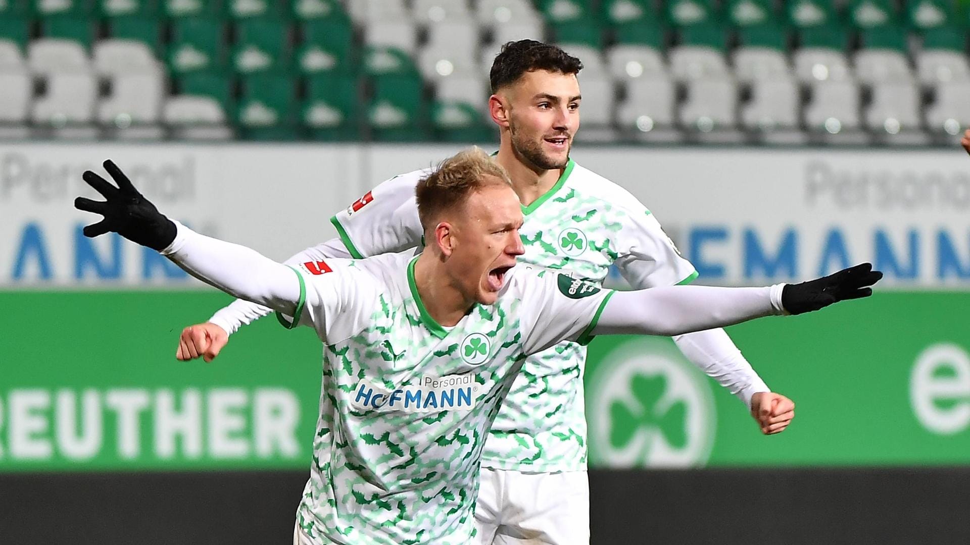 Durchatmen: Havard Nielsen und sein Team aus Fürth sind zwar Tabellenletzter in der Bundesliga, aber es gibt schwächere Erstligisten. Durchatmen: Havard Nielsen und sein Team aus Fürth sind zwar Tabellenletzter in der Bundesliga, aber es gibt schwächere Erstligisten.
