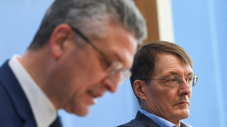 Karl Lauterbach und Lothar Wieler in Berlin: Der Gesundheitsminister und der RKI-Chef hielten eine gemeinsame Pressekonferenz.