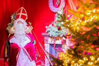 Nikolaus- und Weihnachtsmanndarsteller
