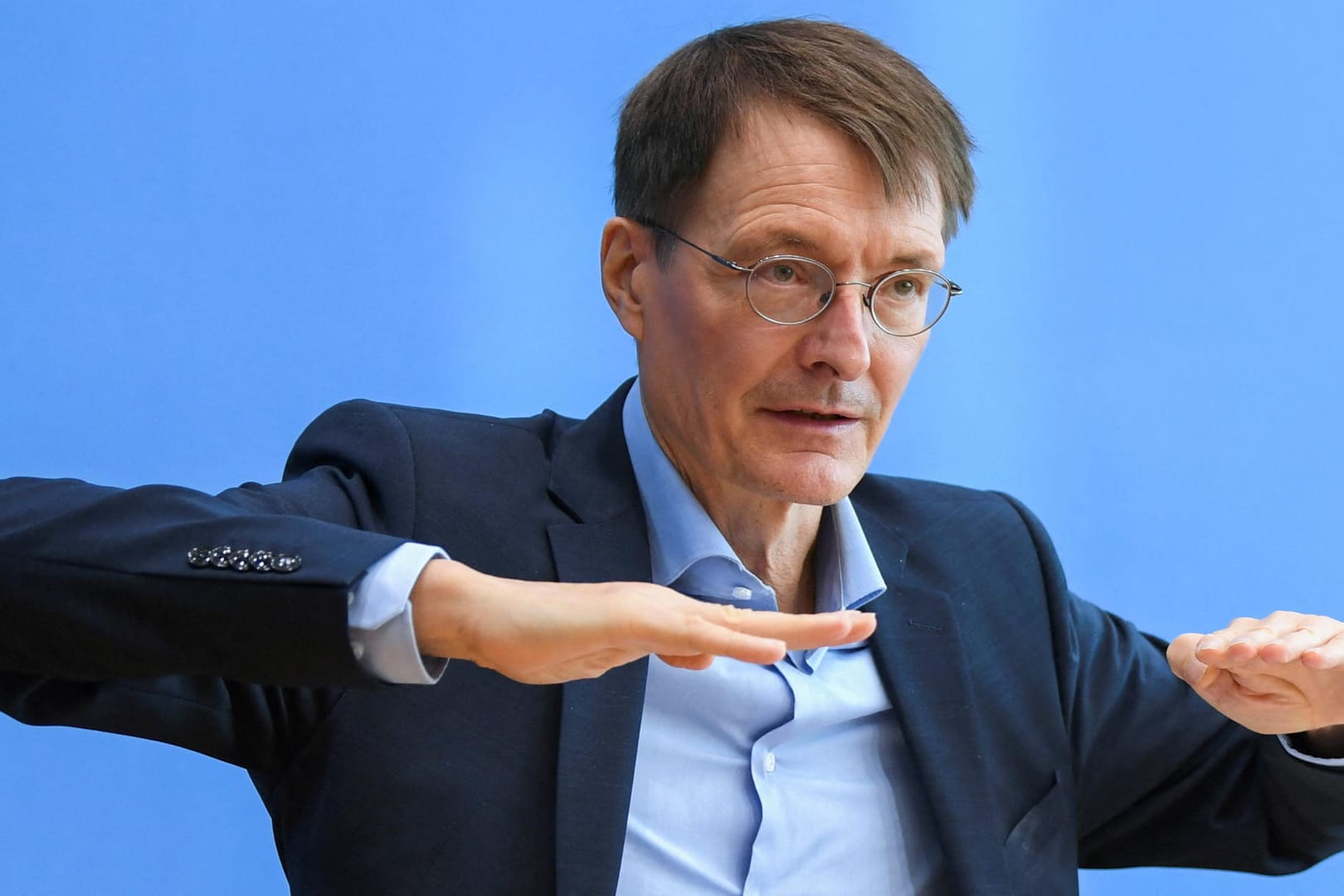 Karl Lauterbach: Der Gesundheitsminister rechnet mit einer Omikron-Welle zum Jahreswechsel.
