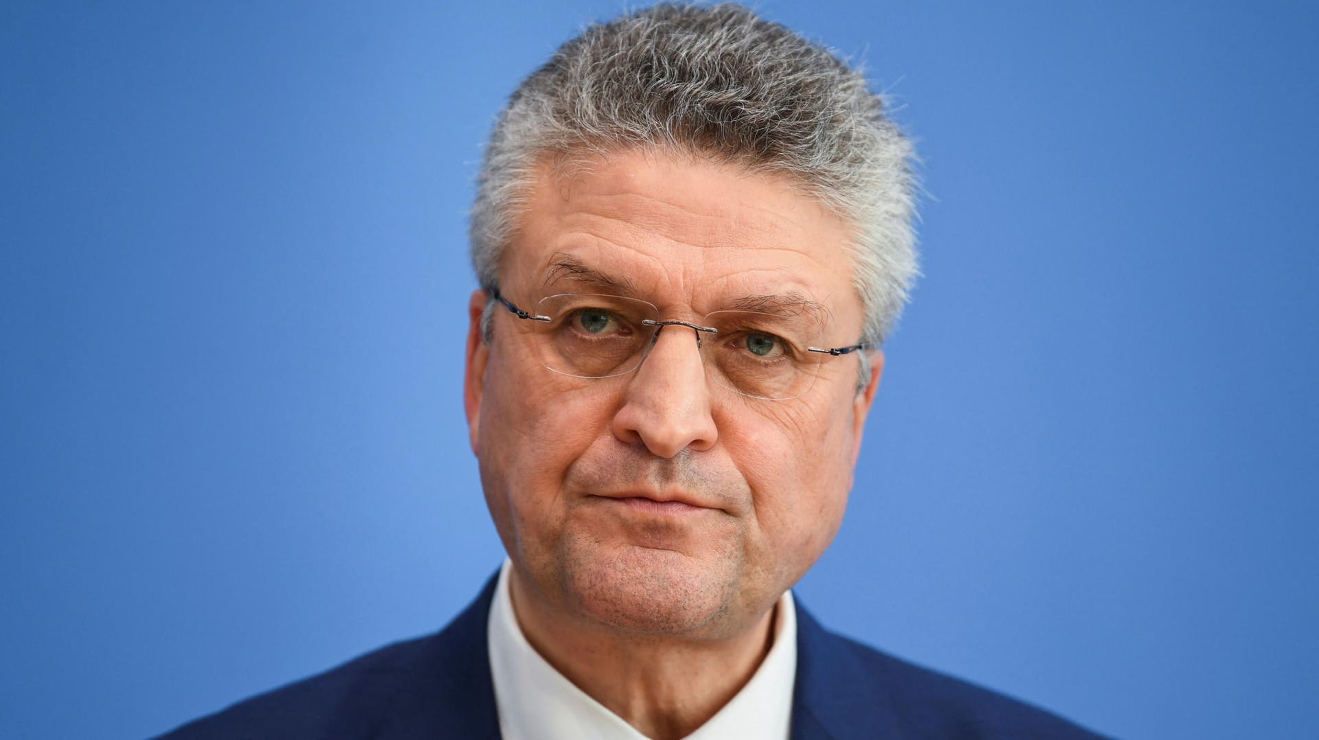 Lothar Wieler: Der RKI-Chef wird wegen einer Veröffentlichung vor dem Corona-Gipfel scharf kritisiert. Lothar Wieler: Der RKI-Chef wird wegen einer Veröffentlichung vor dem Corona-Gipfel scharf kritisiert.