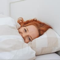Die passende Bettwäsche sorgt auch in kühlen Nächten für ein gutes Schlafklima.