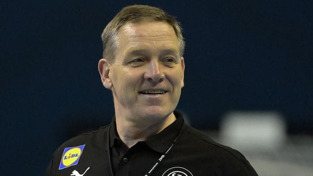 Handball-Bundestrainer Alfred Gislason hat seinen Vertrag bis 2024 verlängert. Handball-Bundestrainer Alfred Gislason hat seinen Vertrag bis 2024 verlängert.