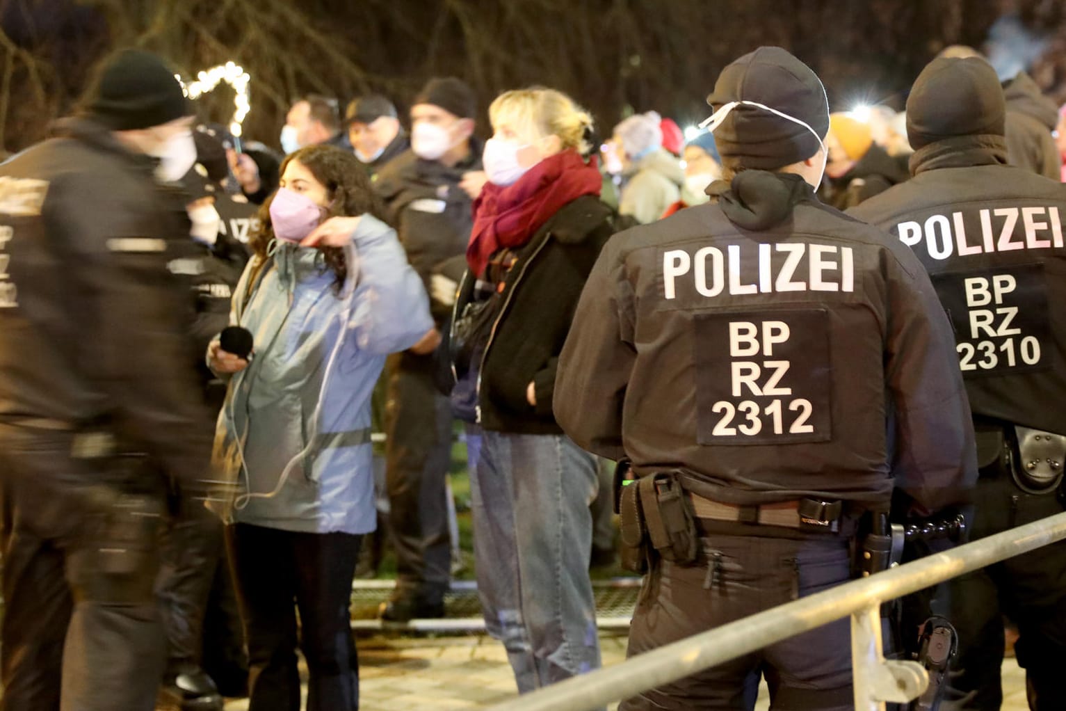 Impfgegner protestieren in Rostock: Mecklenburg-Vorpommerns CDU-Vize provozierte nun mit einem Lob für die Demonstranten.