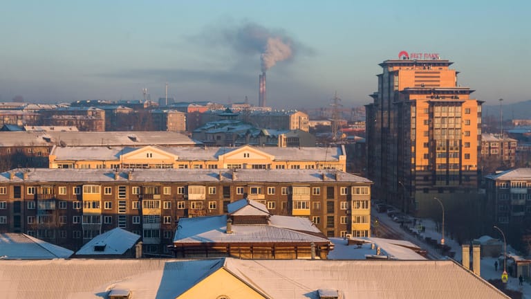 Ulan-Ude, Russland: Rauch steigt am Donnerstag von der Wärmeanlage auf.