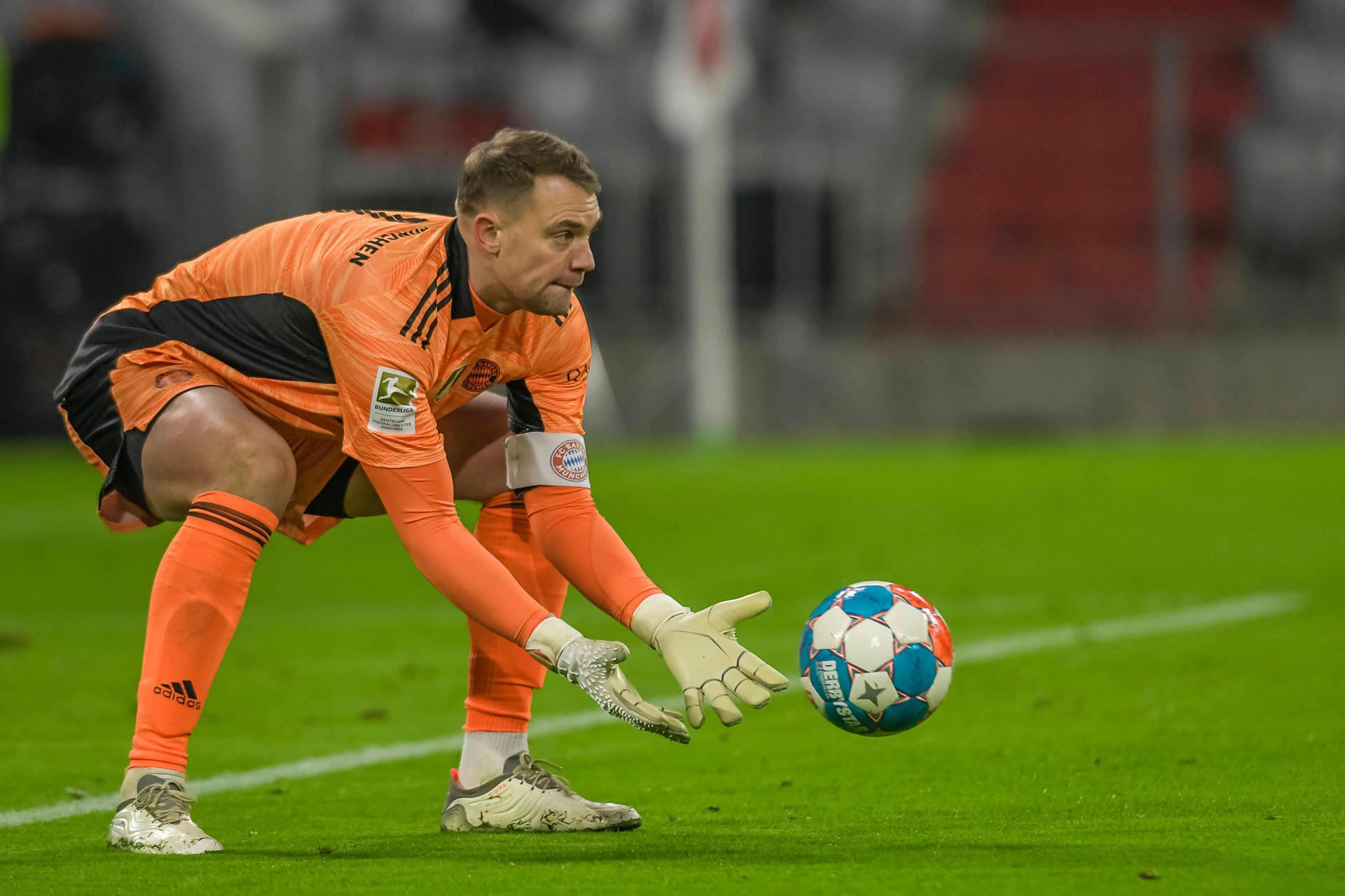 Manuel Neuer (Torwart): Man mag es kaum glauben. Aber: Das Jahr 2021 des Weltmeisters war auch geprägt von Patzern. Erstes Beispiel war ein Bock gegen Mainz-Stürmer Jonathan Burkardt im April, im November schlug der 35-Jährige in der Champions League in Kiew ein riskantes Luftloch. Im Herauslaufen hakt es, auf der Linie ist er immer noch einzigartig. Note 2