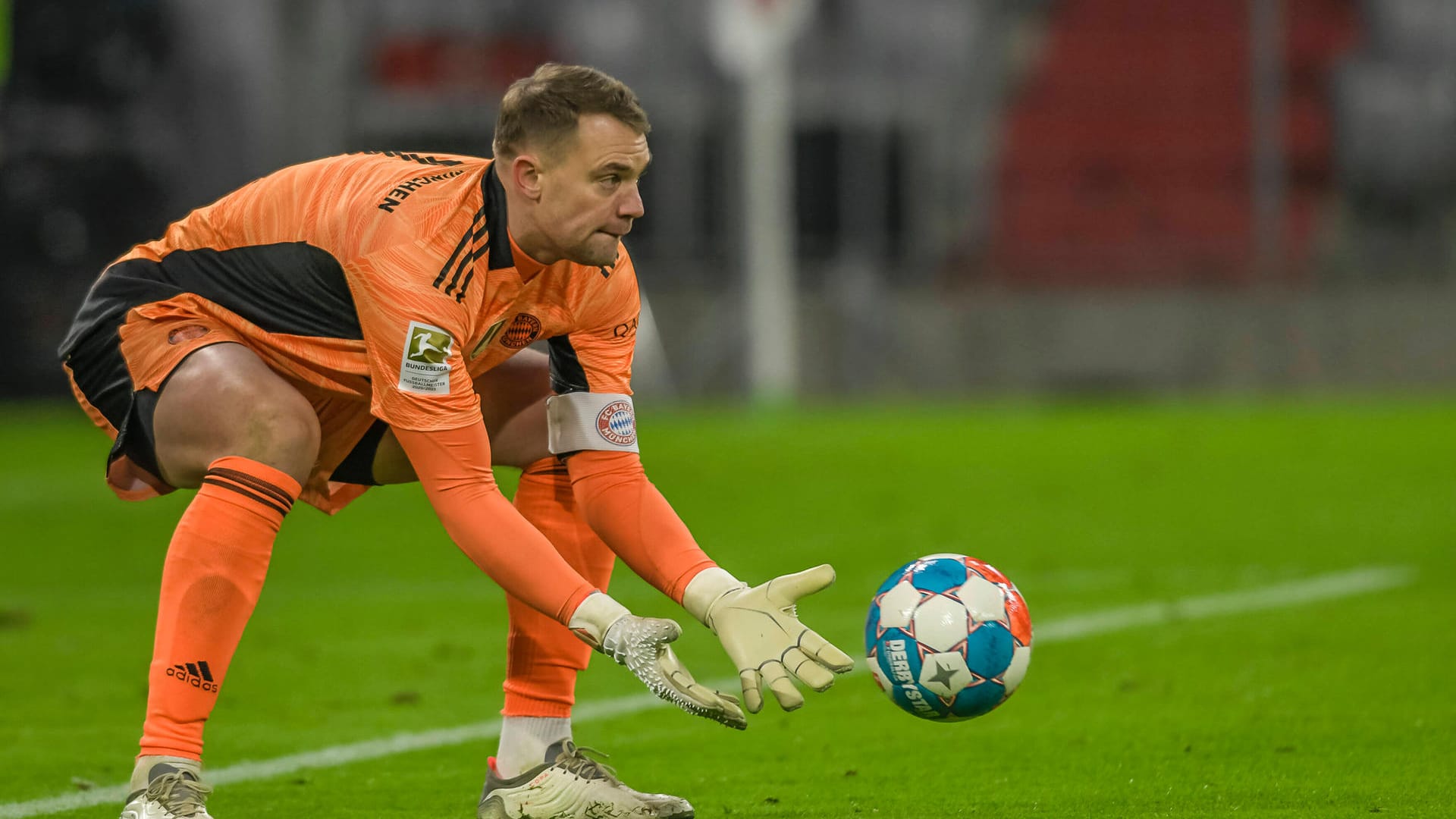 Manuel Neuer (Torwart): Man mag es kaum glauben. Aber: Das Jahr 2021 des Weltmeisters war auch geprägt von Patzern. Erstes Beispiel war ein Bock gegen Mainz-Stürmer Jonathan Burkardt im April, im November schlug der 35-Jährige in der Champions League in Kiew ein riskantes Luftloch. Im Herauslaufen hakt es, auf der Linie ist er immer noch einzigartig. Note 2