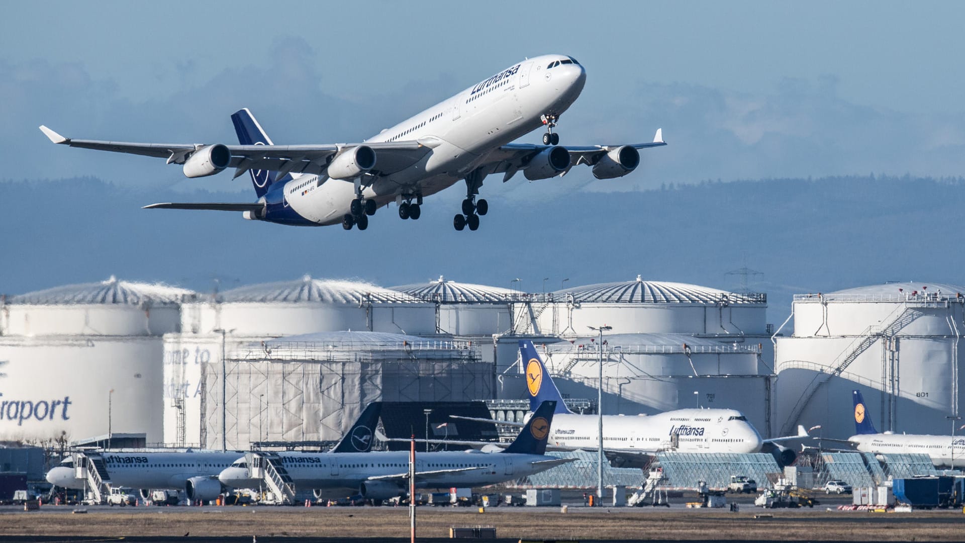 Passagiermaschine der Lufthansa: An Weihnachten werden weniger Flugzeuge der Lufthansa abheben als geplant.