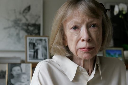 Die Schriftstellerin Joan Didion in ihrer New Yorker Wohnung.