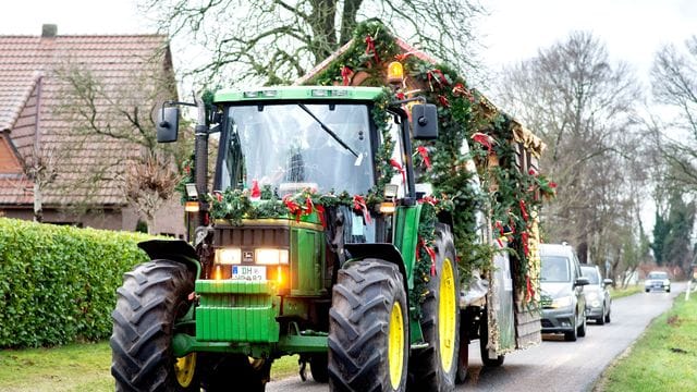 Mobiler Weihnachtsgottesdienst mit Traktor-Gespann