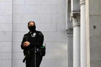Polizistin in Los Angeles (Symbolbild): Bei einem Polizeieinsatz ist eine 14-Jährige getötet worden.