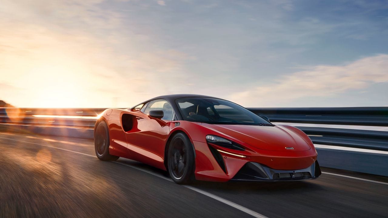 Der McLaren Artura geht als Plug-in-Hybrid auf die Straße.