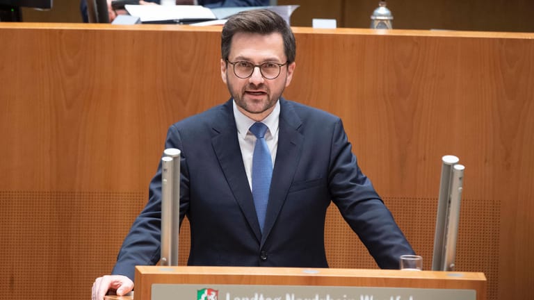 Thomas Kutschaty ringt mit CDU-Ministerpräsident Hendrik Wüst um die Landesführung in NRW.
