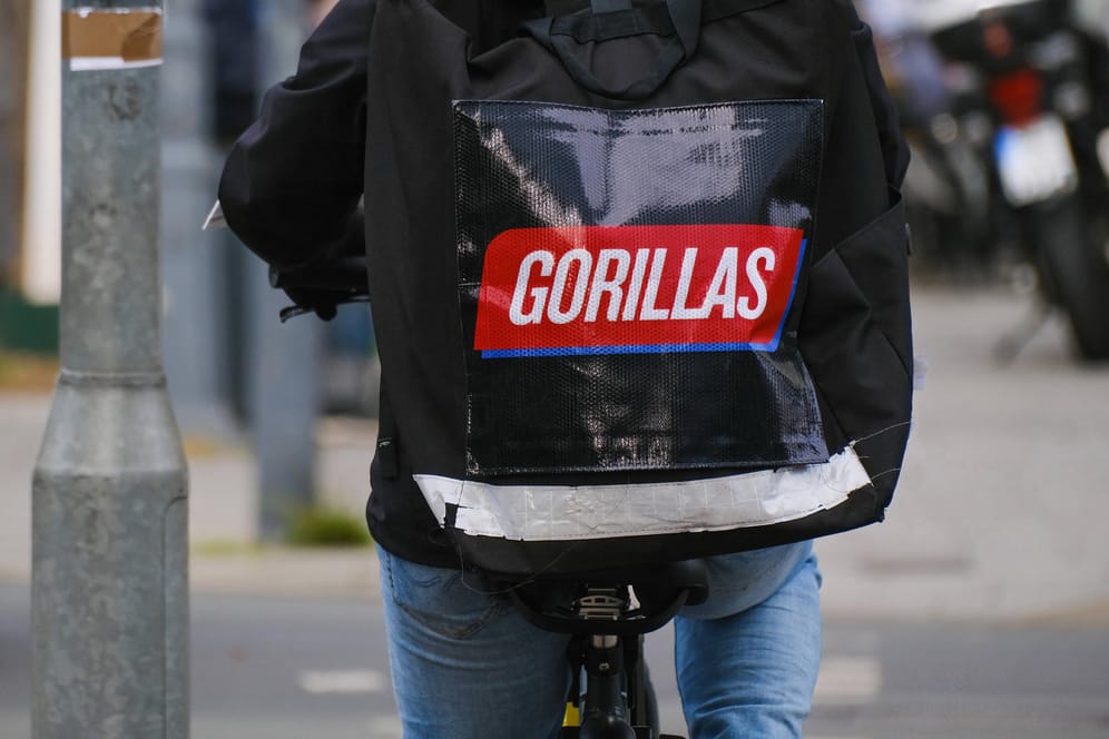 Gorillas-Kurier bei der Arbeit: Der Schnelllieferdienst litt zuletzt unter Personalmangel.